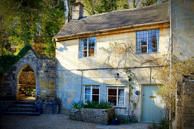 10 Charming English Cottages To Stay In - AllTheRooms - The Vacation ...