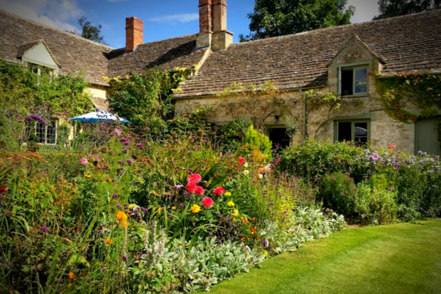 10 Charming English Cottages To Stay In - AllTheRooms - The Vacation ...